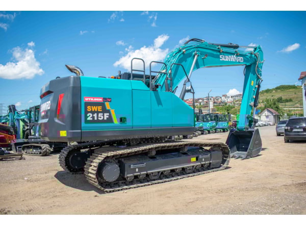 Piese Excavator senile SUNWARD SWE215F-5A de vanzare